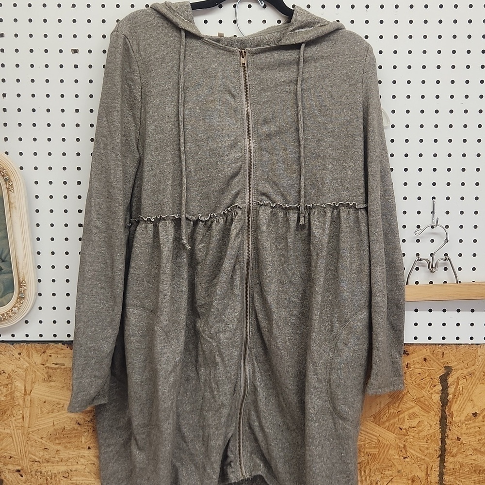 Easel zip front  EUC hooded size Medium